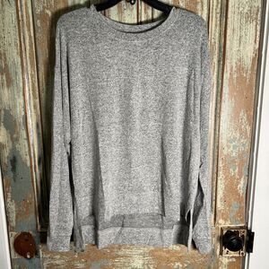 BP Large Gray Heathered Sweater Crewneck High Low Hemline Very Soft Lightweight